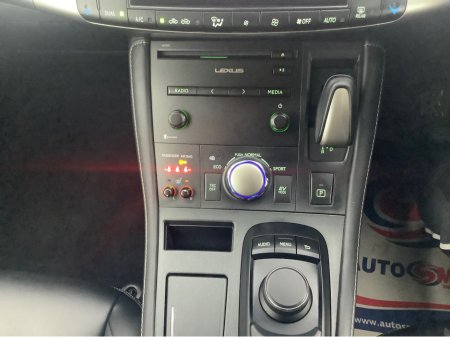 2017 Lexus CT 200 h - view 3