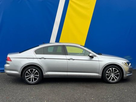2019 Volkswagen Passat HIGHLINE 1.4 TSI // LEATHER/ALCANTARA HEATED SEATS // PARKING SENSORS // DUAL ZONE CLIMATE CONTROL €17,900