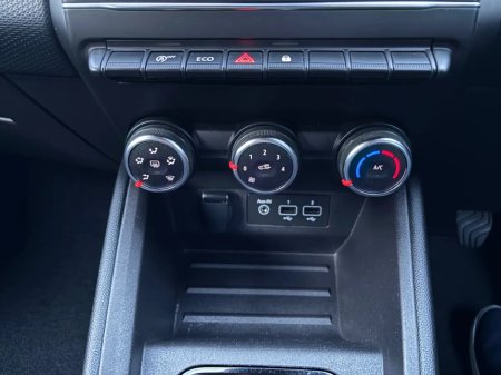 2022 Renault Clio Dynamique SCe 65 €14,000 thumbnail