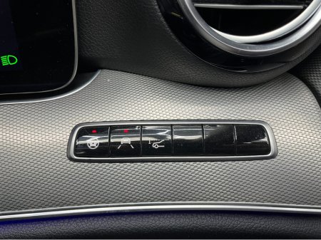 2019 Mercedes-Benz E Class 2019 MERCEDES-BENZ E220D ADVANTGARDE 2.0 AUTOMATIC / CRUISE CONTROL / 360° PARKING CAMERA / ELECTRIC MEMORY & HEATED SEATS / PANORAMIC SUNROOF / PADDLE SHIFTERS / APPLE CARPLAY / AMBIENT LIGHTS thumbnail