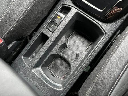 2022 Volkswagen T-Roc R-LINE AUTOMATIC 2.0 DIESEL //HIGH SPEC////HEATED SEATS//ADAPTIVE CRUISE CONTROL//KEYLESS ENTRY//REVERSE CAMERA// €29,950 thumbnail