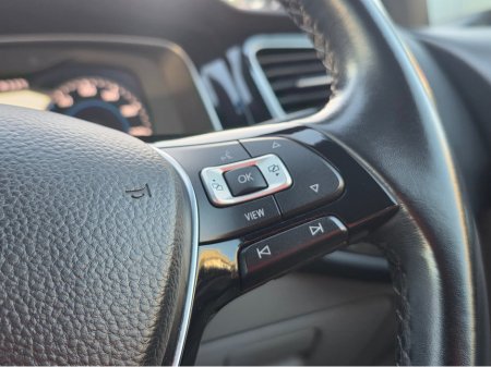 2019 Volkswagen Golf FULL CREAM LEATHER SEATS  ELECTRIC HEATED SEATS SAT NAV PACK - VIRTUAL CLOCKS -REVERSE CAMERA - NAVIGATION - CARPLAY - ANDROID AUTO- BLIND SPOT REAR TRAFFIC ASSIST - DISCOVER PRO €21,950 thumbnail