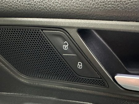 2020 Volkswagen Tiguan - thumbnail 23