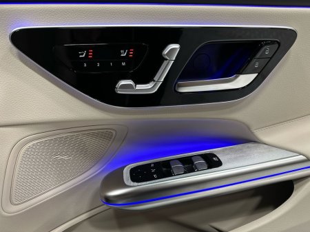 2026 Mercedes-Benz CLE CLE220 D Cabrio Premium AMG Line + €97,997 thumbnail