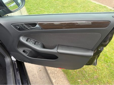 2017 Volkswagen Jetta - thumbnail 16