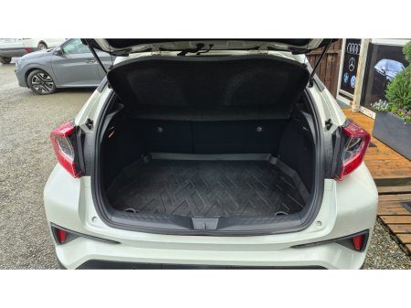 2019 Toyota C-HR Luna Sport Hybrid €19,950 thumbnail