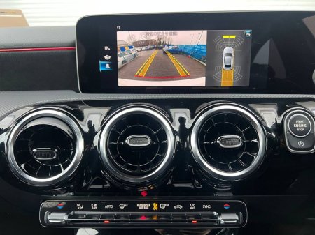 2020 Mercedes-Benz A Class A180 AMG-LINE PREMIUM PLUS 1.3 // POWERED HEATED SEATS // VIRTUAL COCKPIT // 18" AMG-LINE ALLOYS €28,900 thumbnail