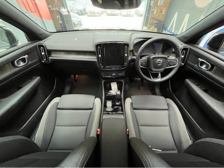 2022 Volvo XC40 - thumbnail 18