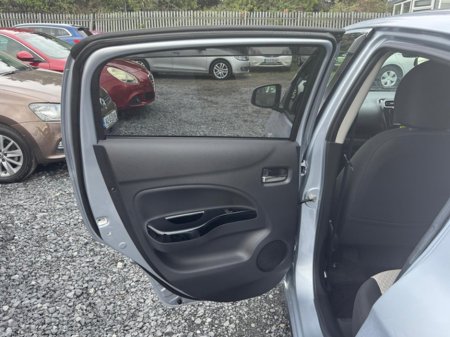 2019 Mitsubishi Mirage - thumbnail 8