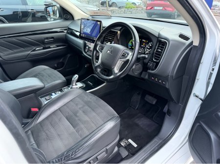 2019 Mitsubishi Outlander - view 2