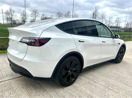 2024 Tesla Model Y - thumbnail 3
