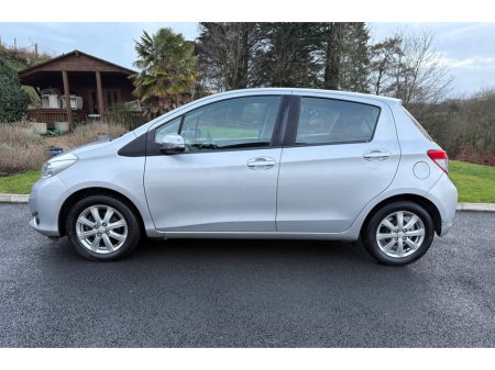 2014 Toyota Yaris - thumbnail 13