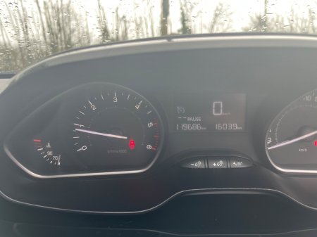 2016 Peugeot 2008 - thumbnail 9