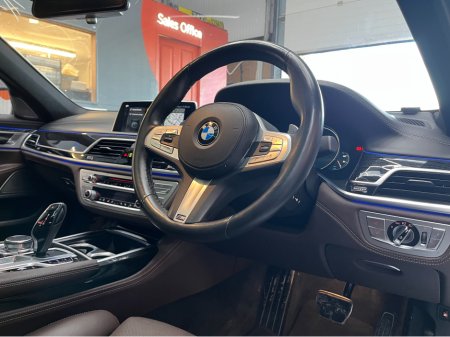 2017 BMW 7 Series 2017 BMW 740E IPERFORMANCE M-SPORT 2.0AUTOMATIC / CRUISE CONTROL / 360° PARKING CAMERA / ELECTRIC MEMORY HEATED & MASSAGING SEATS / PADDLE SHIFTERS / PANORAMIC SUNROOF / HEATED REAR SEATS thumbnail