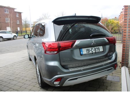 2019 Mitsubishi Outlander - view 4