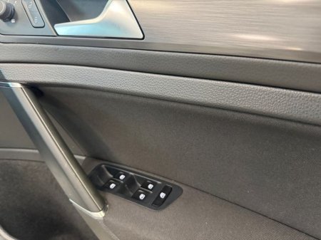 2018 Volkswagen Golf - thumbnail 12