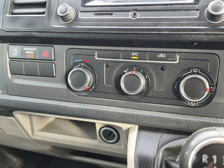 2017 Volkswagen Transporter - thumbnail 24