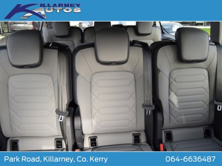 2026 Ford Tourneo Custom 2026 PHEV Tourneo Custom Limited 2.5 Auto thumbnail