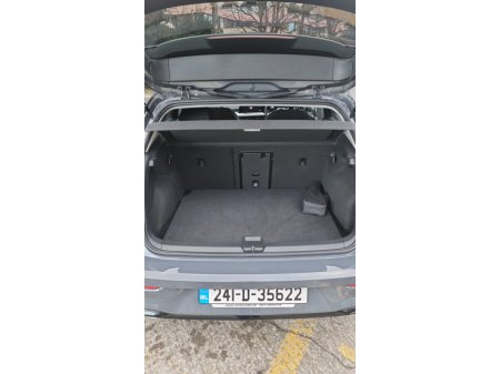 2024 Volkswagen Golf LIFE 2.0 TDI 115HP 5DR WITH A GENUINE R-LINE KIT €35,750 thumbnail