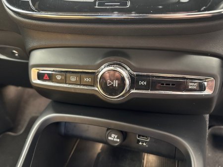 2020 Volvo XC40 - thumbnail 17