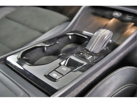 2019 Volvo XC40 2.0 T4 R-DESIGN PRO *LEATHER*BI-TONE ROOF* thumbnail