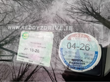 2016 Toyota Yaris - thumbnail 16