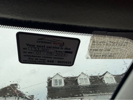 2016 Toyota Yaris - thumbnail 12