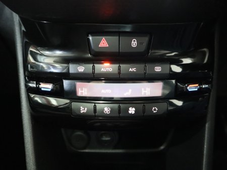 2018 Peugeot 2008 - thumbnail 24