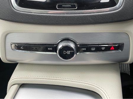 2019 Volvo XC90 T8 AWD PHEV 5DR AUTO R-DESIGN €36,950 thumbnail