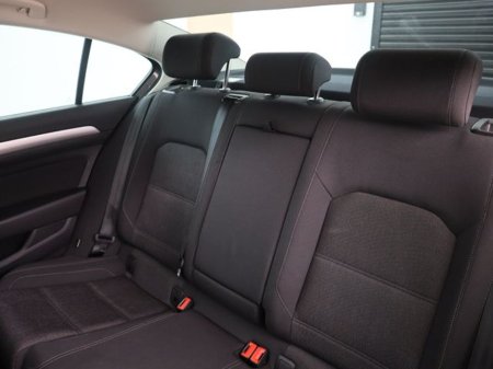 2016 Volkswagen Passat - thumbnail 16