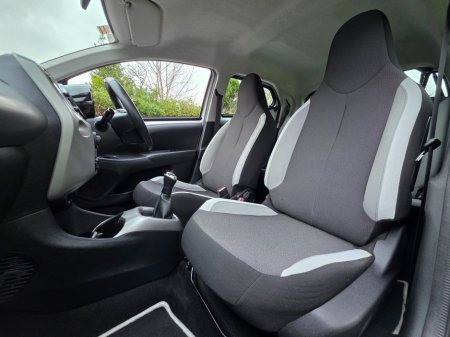 2017 Toyota Aygo 1.0 VVT-i x-play+ €8,450 thumbnail