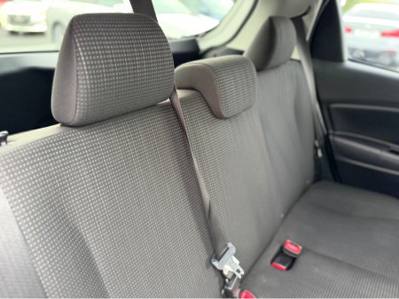 2019 Toyota Yaris - thumbnail 33