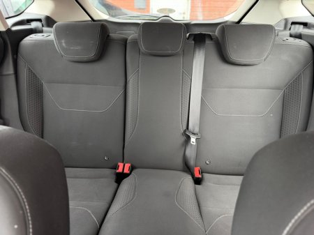 2016 Ford Focus - thumbnail 12