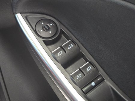 2016 Ford Focus - thumbnail 18