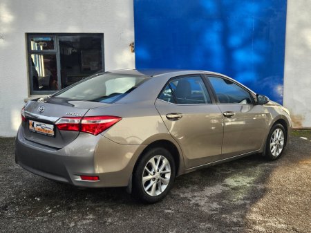 2015 Toyota Corolla - thumbnail 9