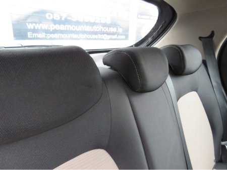 2014 Hyundai i10 5DR LOW MILEAGE PETROL NCT & TAX 26 €5,999 thumbnail