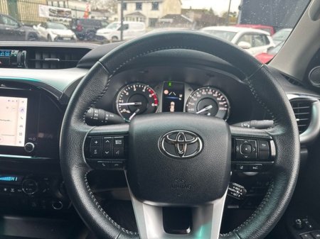 2025 Toyota Hilux FRESH SELECTION OF TRADE-INS HILUX 2.4 SR5 D/CAB AUTO €48,000 thumbnail