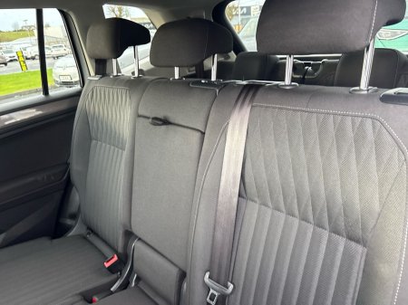 2023 Volkswagen Tiguan Allspace 2.0 TDI 122HP Life €31,975 thumbnail