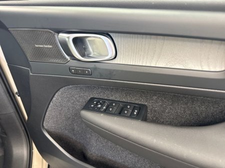 2026 Volvo EX40 - thumbnail 11