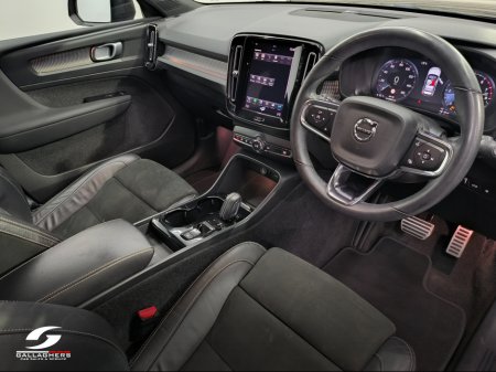 2022 Volvo XC40 (221) R-DESIGN T4 RECHARGE AUTO €33,995 thumbnail