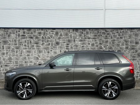 2022 Volvo XC90 - view 2