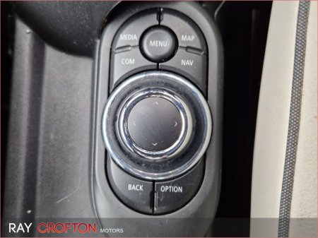 2022 MINI Hatch Cooper Exclusive €26,500 thumbnail