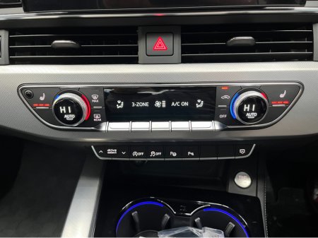 2024 Audi A4 2024 AUDI A4 40TDI QUATTRO ADVANCED 2.0 AUTOMATIC / CRUISE CONTROL / ELECTRIC MEMORY & HEATED SEATS / PADDLE SHIFTERS / APPLE CARPLAY / AMBIEN TLIGHTS thumbnail