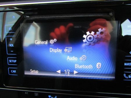 2018 Toyota Auris Hybrid Luna 4DR Auto €16,950 thumbnail