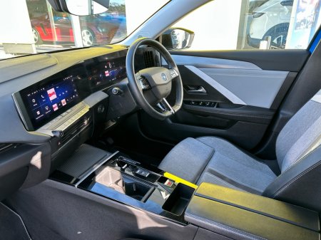 2024 Opel Astra - view 2