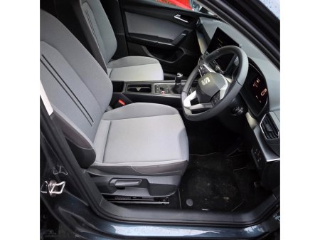 2025 SEAT Leon 1.5 TSI 115hp SE €28,995 thumbnail