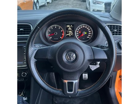 2011 Volkswagen Polo - thumbnail 16