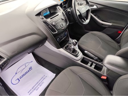 2016 Ford Focus - thumbnail 11