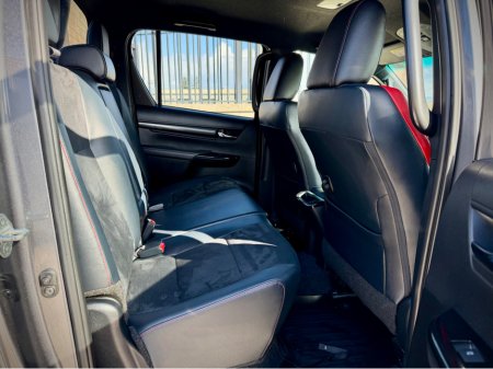 2023 Toyota Hilux - thumbnail 10