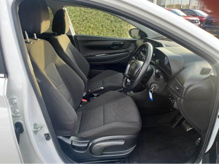 2023 Hyundai Bayon EXECUTIVE AUTOMATIC 1.0 PETROL //HEATED SEATS AND STEERING WHEEL//REVERSE CAMERA// €20,950 thumbnail